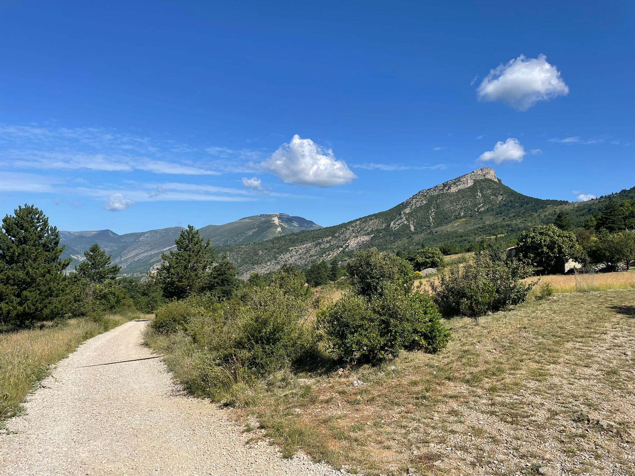Promenade au Rocher Du Cair Gîte Drôme provençale