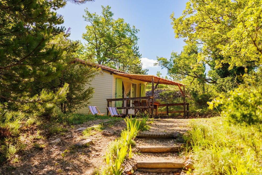Petits chalets cosy. Location de vacances en drôme provençale.