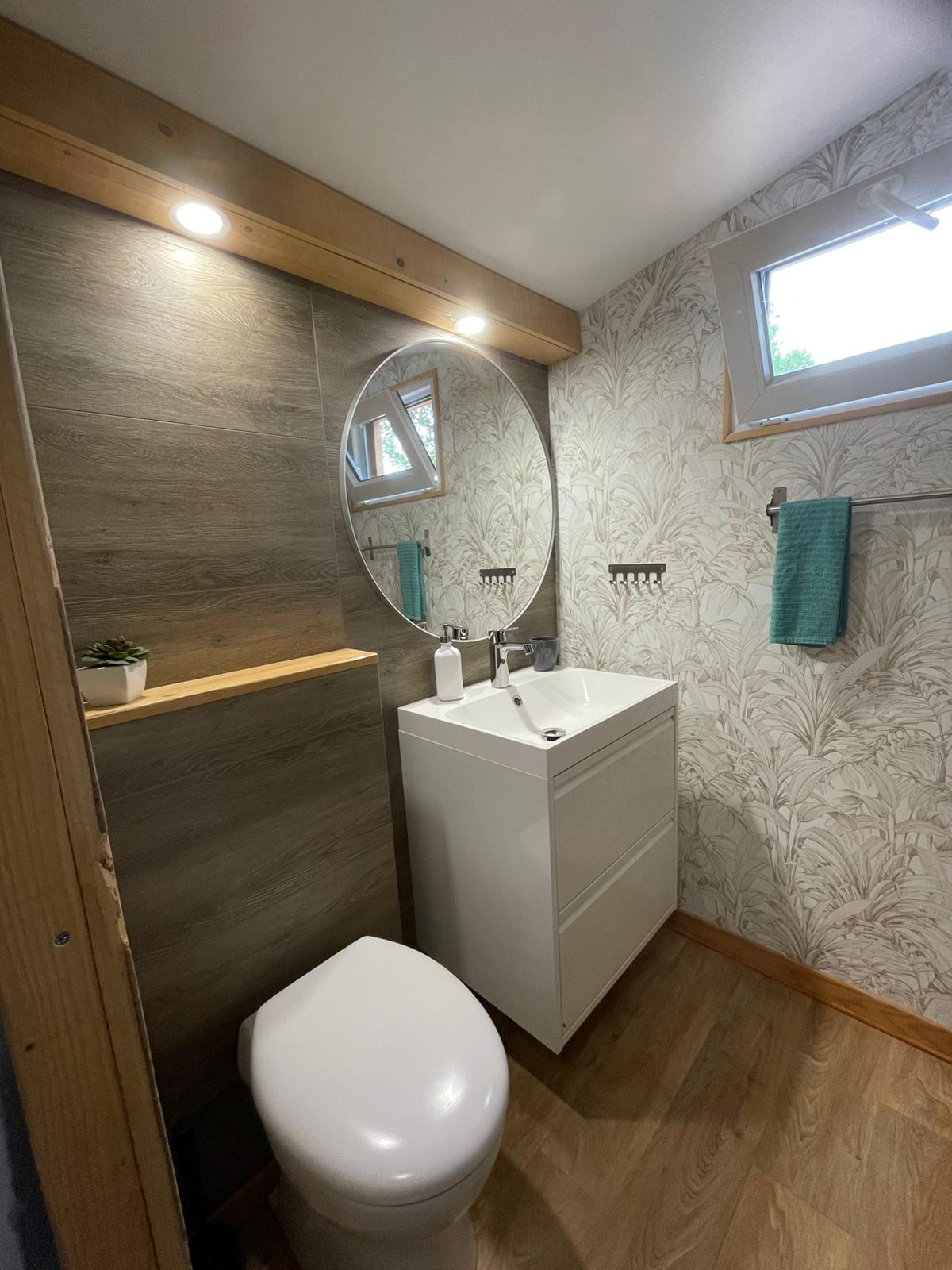Salle de bains chalet sérénité Jolie salle de douche du chalet de vacances en drome provencale