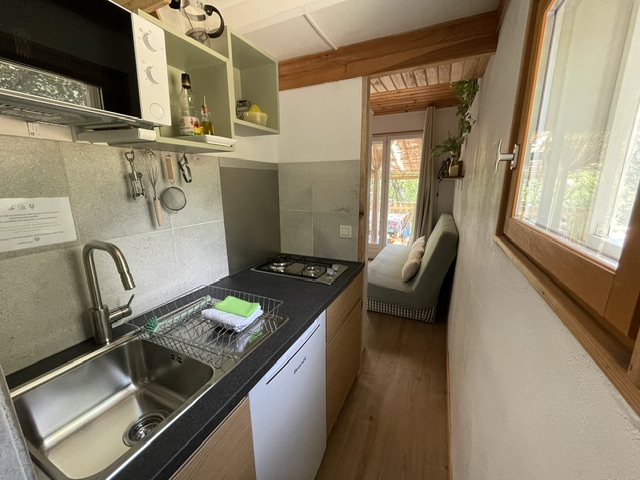 kitchenette 